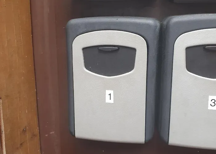 Hot Ernestines Iela 7-1 Enjoy The Feel Of And History! *